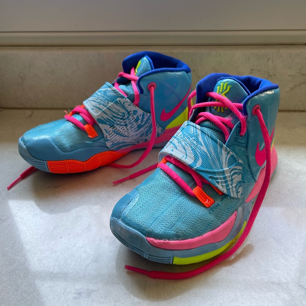 Kyrie Pool Party Youth Size 1.5